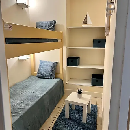 Apartment En Bord De Avec Piscine - Jusqu'a 6 Personnes
