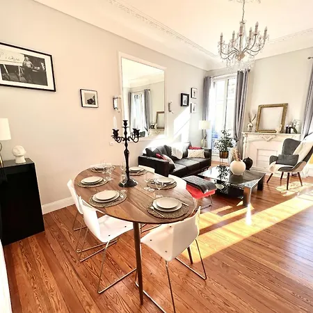 Apartment Superbe De 105 M2, Hyper Centre Avec Terrasse, Parking, A 5 Min De La