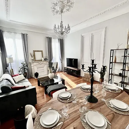 Superbe De 105 M2, Hyper Centre Avec Terrasse, Parking, A 5 Min De La