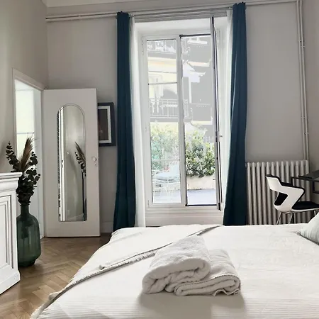 Apartment Superbe De 105 M2, Hyper Centre Avec Terrasse, Parking, A 5 Min De La Nice
