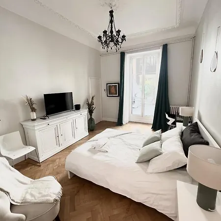 Superbe De 105 M2, Hyper Centre Avec Terrasse, Parking, A 5 Min De La * Nice
