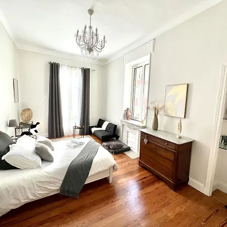 Apartment Superbe De 105 M2, Hyper Centre Avec Terrasse, Parking, A 5 Min De La Nice