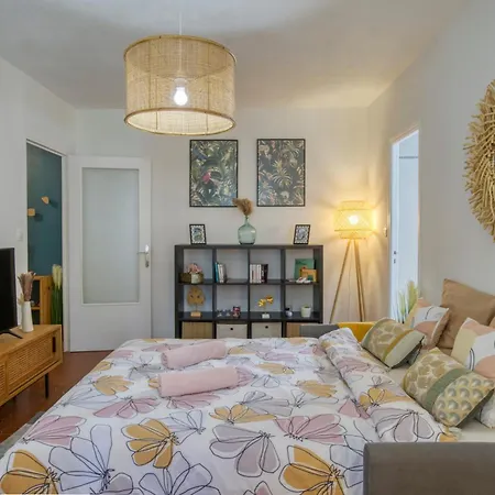 Cosy, Modern, Fully Equipped, Air Conditioning, Historical, Old Town, 1minute Walk From - 