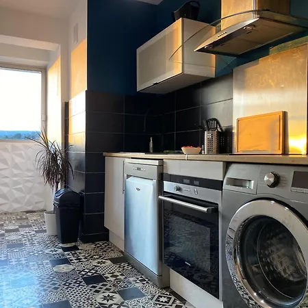 Panoramic Sea View - Air-conditioning - Balcony - Tramway - 2 Bedrooms - Wifi - Fully Equipped Kitchen Apartment *