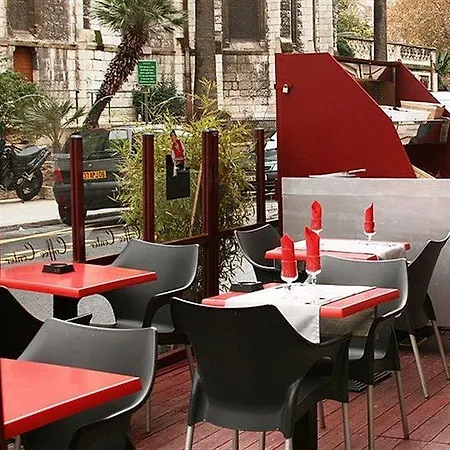 Hotel Du Centre, Un Ammi 2*