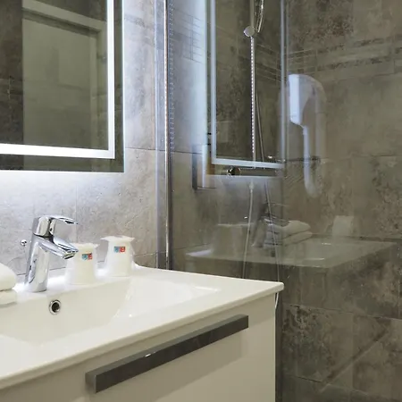 Busby Hotel 3*