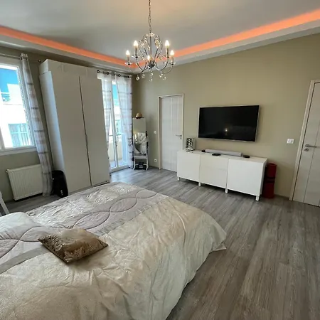 Apartment Derniere Etage Sur La Promenade! Nice