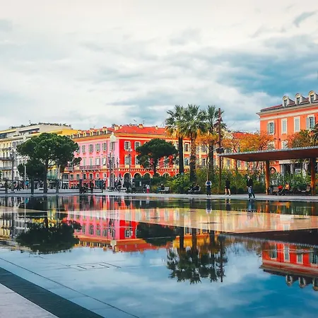 Riviera Nice: Old Town With Sea View Apartment