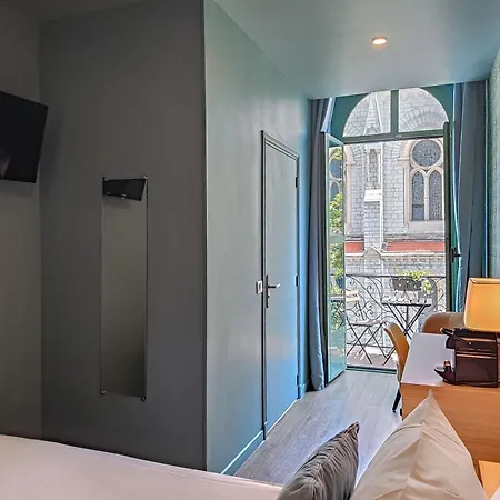 Hotel Du Centre, Un Ammi