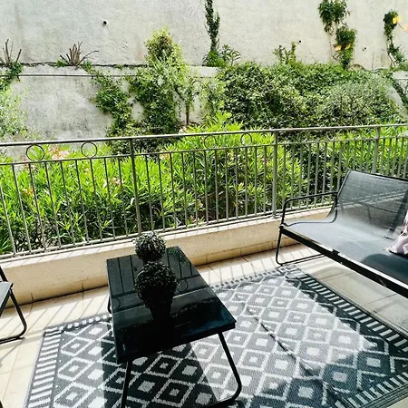 Apartment Ondine: Hillside With Pool And Parking In *