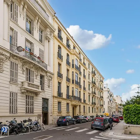 Renting - Foch - Luxury Bourgeois & Design At The Heart Of