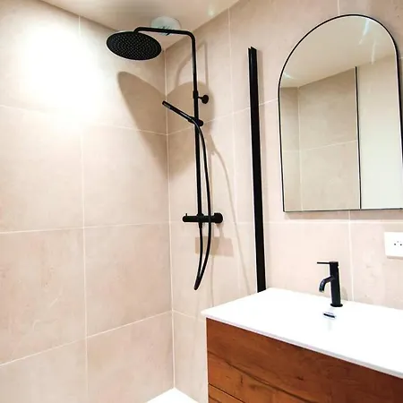 New - Cosy - 10 Min Walk To The ! Apartment *