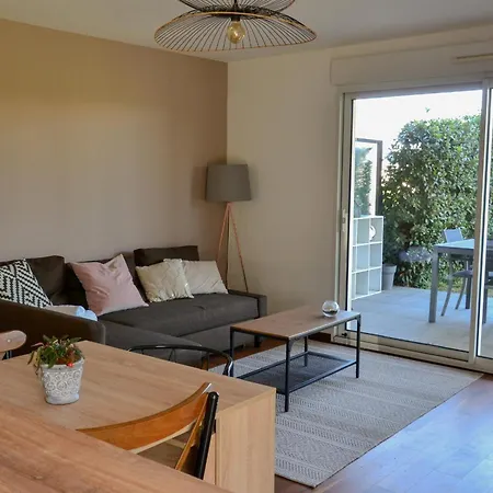 Superbe 3 Pieces Jardin Piscine Apartment