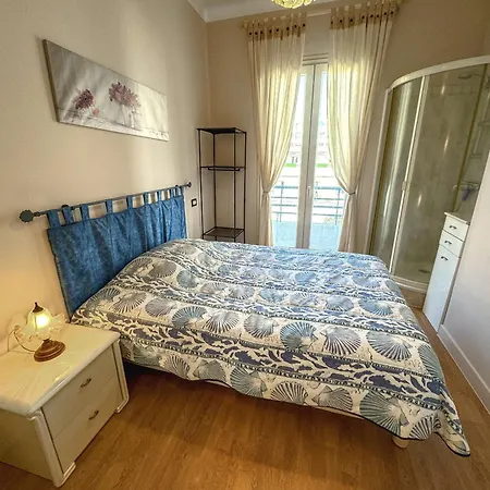 Cosy Sea Front France Apartment *