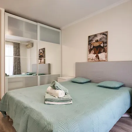 Moderne 2/3 Pieces Pres Du Port Apartment
