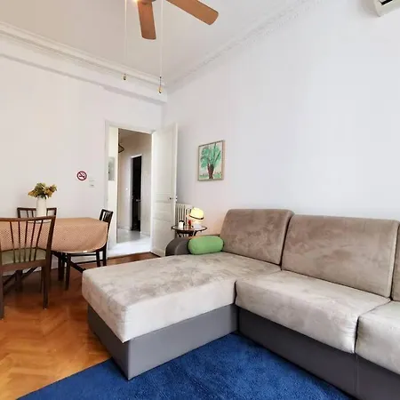 Bellecour Apartment *