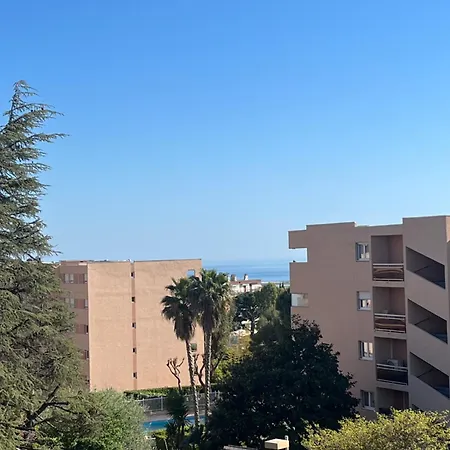 Elegant Avec Acces A La Piscine Apartamento