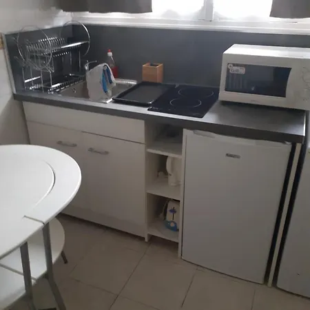 Apartment Centre- Small Pied-a-terre Near Beaches