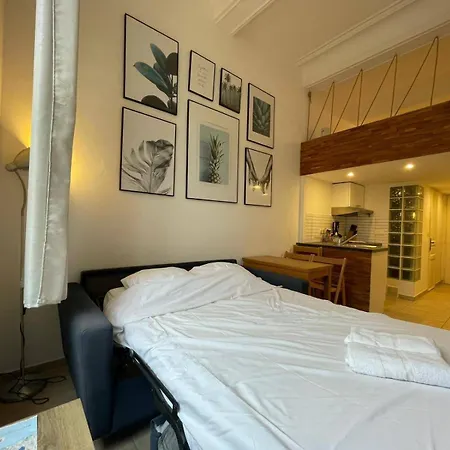 Apartment Au Coeur Du Vieux-nice - Plages - Mezzanine - 3 Personnes - A Pied! *