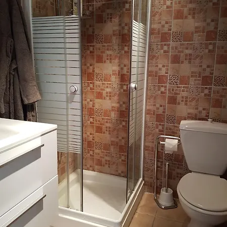 Homestay Petite Independante Avec Sdb, Clim Et Parking Prive *