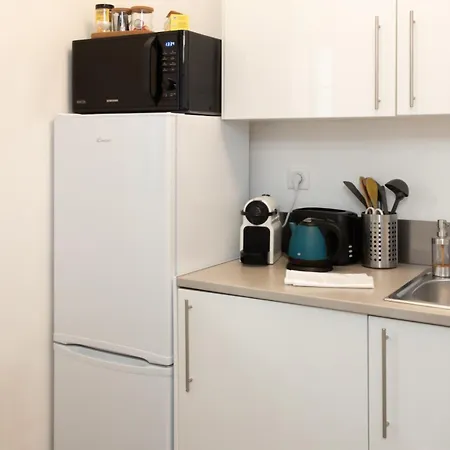Apartment #44 1 Bdr Flat Cap Ac Balcony 5mins Walk To