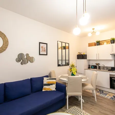 Apartment #44 1 Bdr Flat Cap Ac Balcony 5mins Walk To *