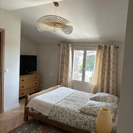Holiday home De Charme 6 Pieces Avec Vue Sur Les Hauteurs De