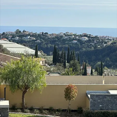 Holiday home De Charme 6 Pieces Avec Vue Sur Les Hauteurs De Nice
