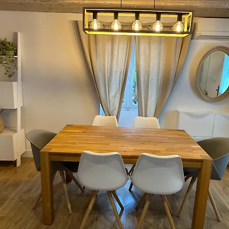 Holiday home De Charme 6 Pieces Avec Vue Sur Les Hauteurs De