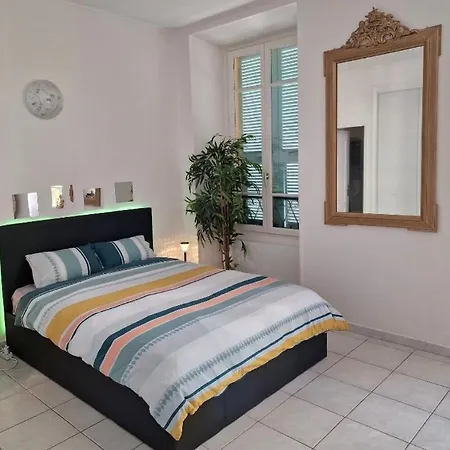 Central Apartment *