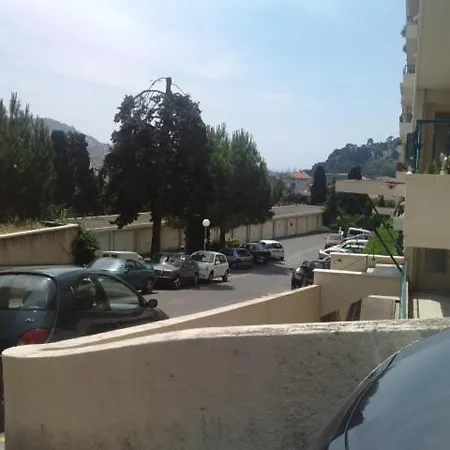 Apartment Centre- Small Pied-a-terre Near Beaches Nice