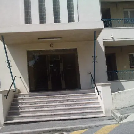 Centre- Small Pied-a-terre Near Beaches *