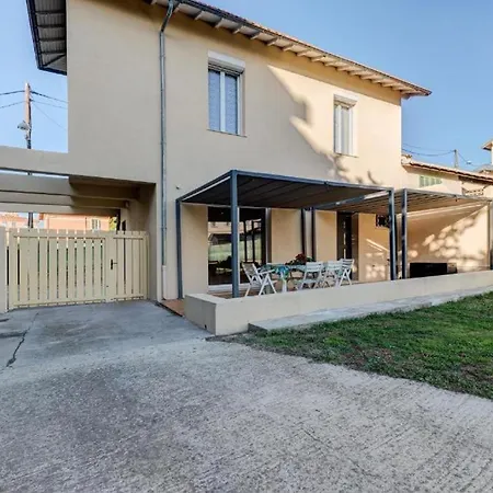 Maison 6 Personnes Avec Jardin Et Parking Prive Villa *