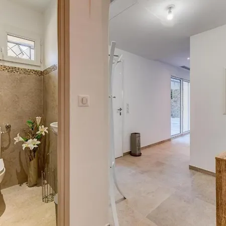 Maison 6 Personnes Avec Jardin Et Parking Prive * Nice
