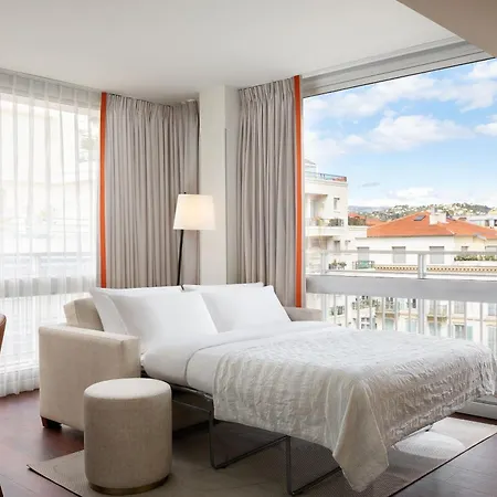 Le Meridien מלון 4*