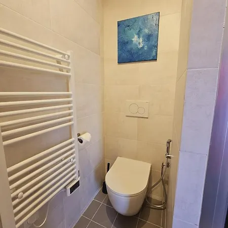 Agusta Sweethome Apartment *