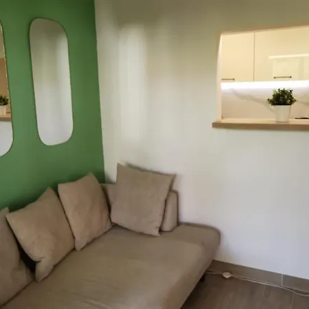 Apartment 2 Pieces Au Calme Avec Terrasse Et Climatisation Nice