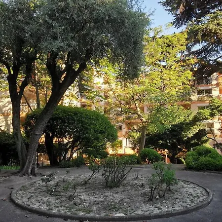 Apartment 2 Pieces Au Calme Avec Terrasse Et Climatisation *