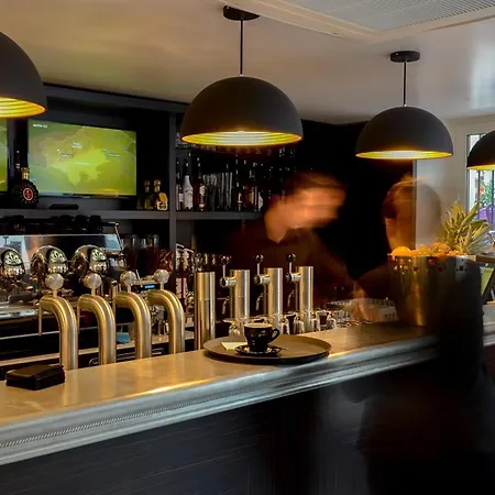 Otel & Monsigny
