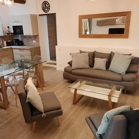 Apartman Beautiful Old Town Flat, Near The