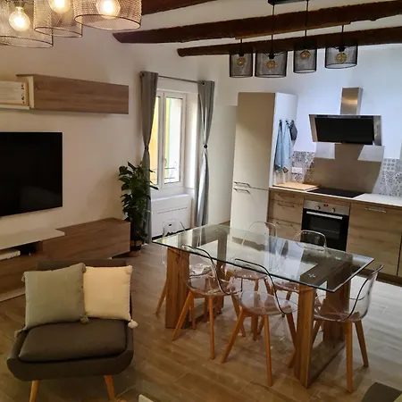 Apartman Beautiful Old Town Flat, Near The *