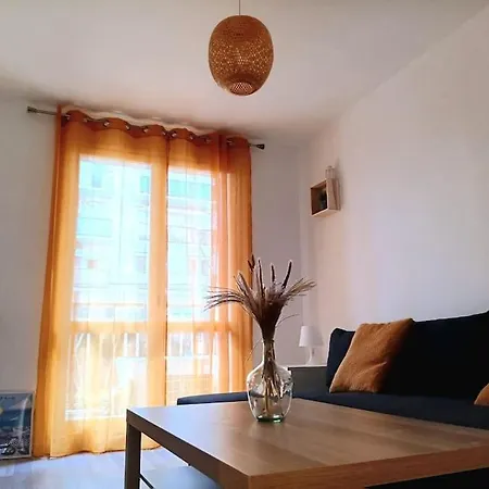 Beau 3 Pieces De 65m2 Climatise Apartment *
