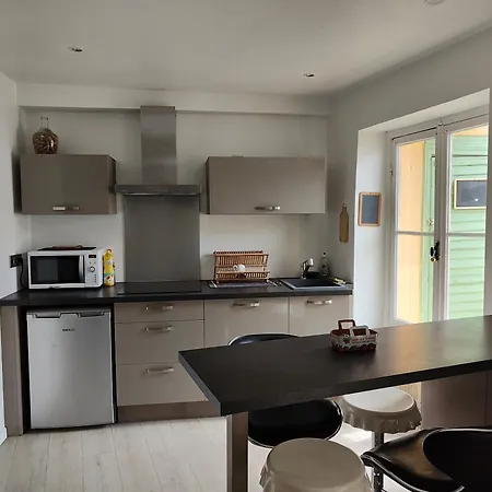 Petit Marais Nicois - 2p En Etage Eleve *