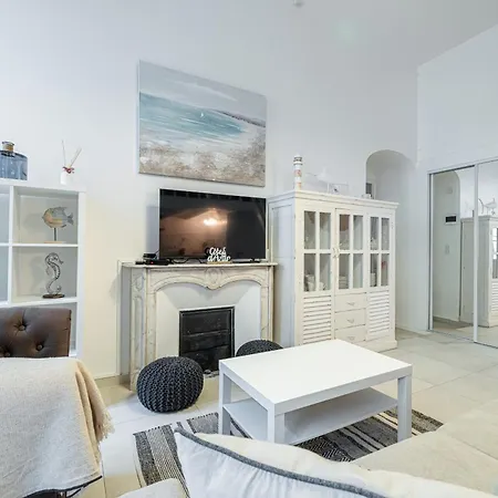 La Petite Chaise Bleue Apartment