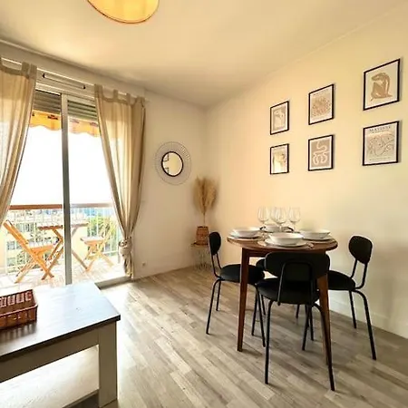 Apartment Joli 2 Pieces - Proche Aeroport - Terrasse Vue