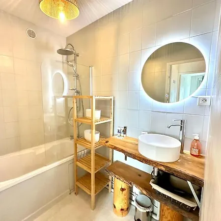 Apartment Joli 2 Pieces - Proche Aeroport - Terrasse Vue Nice