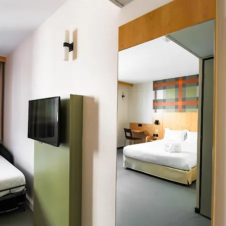 Hotel Easyhotel Palais Des Congrès – Old Town 2*