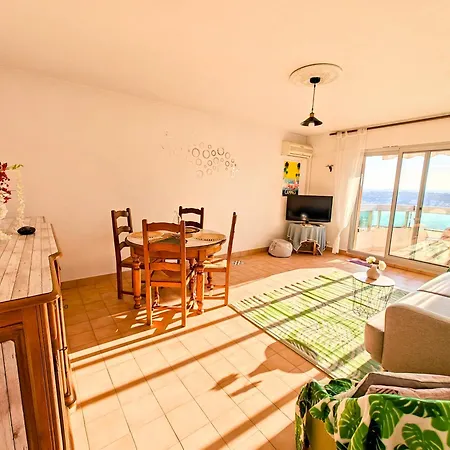 2 Bedroom Flat With Terrasse & Car-park Ouest Apartment