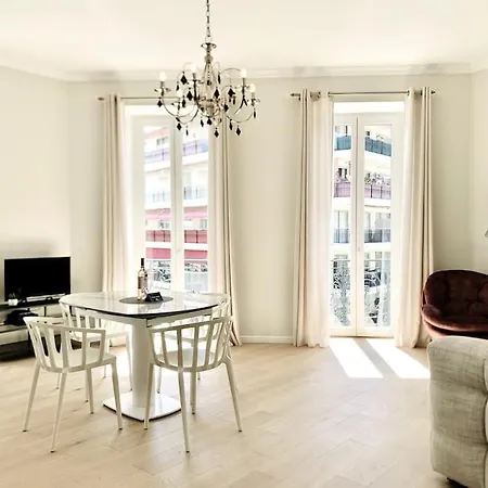 Luxuriously Furnished Bright Newly Renovated Oasis * Nice
