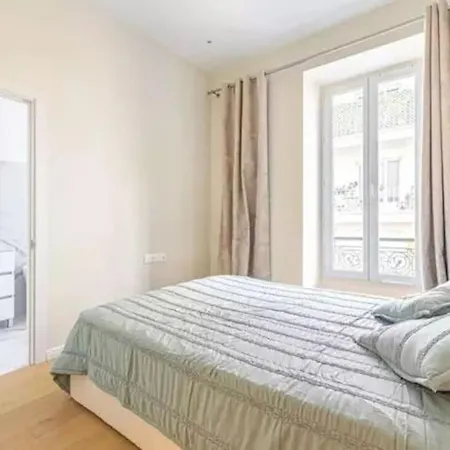 Luxuriously Furnished Bright Newly Renovated Oasis Apartment